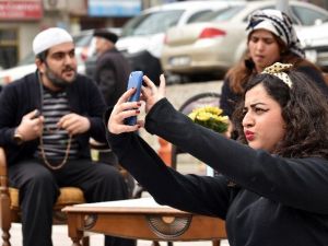 Gümüşhane’de Gençler Aile İçi İletişime Sokak Tiyatrosuyla Dikkati Çekti
