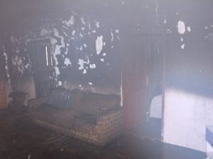 Nişanlı Gencin Çeyizi Yangında Kül Oldu