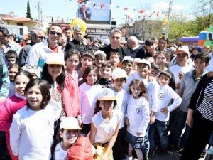 Başkan Uysal, Sokak Şenliğine Katıldı