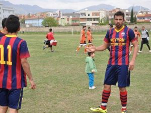 Penaltı Kararına Kızan Futbolcular Sahayı Terk Etti