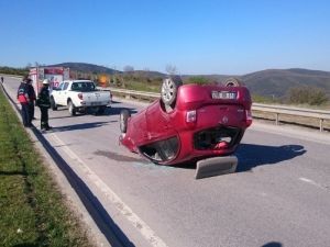 Takla Atan Otomobil 100 Metre Sürüklendi: 5 Yaralı