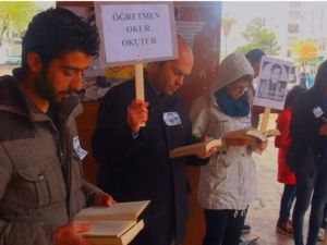 Öğretmen Halil Serkan Öz Anısına Kitap Okunarak Eylem Yapıldı