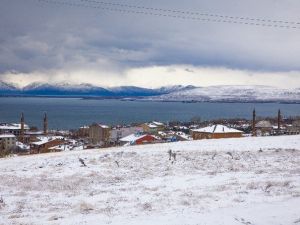 Nisan Karı Ahlat’ı Beyaza Bürüdü