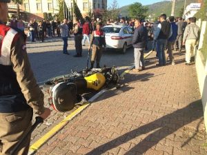 Sakarya’da Motosiklet Sürücüsü İle Otomobil Sürücüsü Arasında Kavga