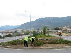 D-400 Karayolundaki Kavşaklarda Bitkilendirme Çalışması