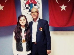 Gediz Anadolu İmam Hatip Lisesi Satranç Turnuvasında İl İkincisi Oldu
