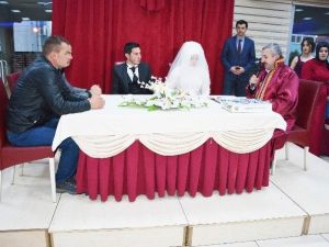 Başkan Baran Körfezlilerin Mutlu Günlerine Ortak Oldu