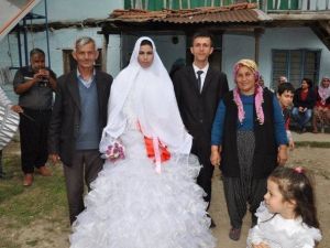 Türk Gence Suriyeli Gelin