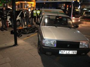 Motosiklet Otomobile Çarptı: 2 Yaralı