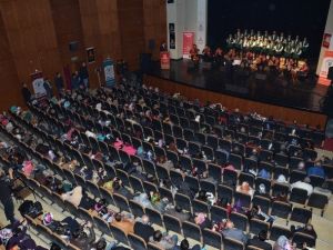 “Alem Sana Hayran” Konseri İzleyenleri Büyüledi