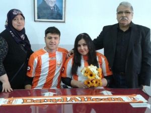 Nikah Masasına Adanaspor Formasıyla Oturdular