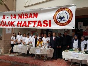Lise Öğrencilerinden Sağlık Standı