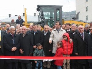 Kardeş Belediyelerden Düzköy Belediyesi’ne İş Makinesi Desteği