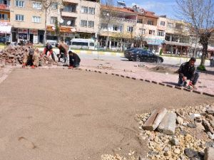 Gölbaşı’nda Kaldırım Düzenleme Çalışmaları