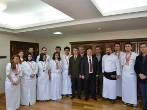 Aşçılık Takımı Rektör Prof. Dr. Gönüllü’yü Ziyaret Etti