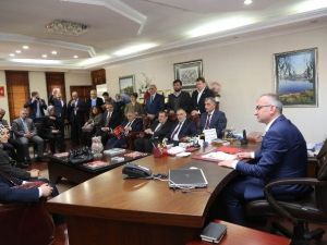 Milletvekili Adayları Sapanca Belediyesini Ziyaret Etti