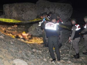 Pompalı Tüfekle Öldürülmüş 2 Erkek Cesedi Bulundu