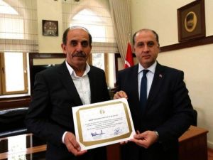 Vali Çomaktekin Başarılı İhracatçıyı Kutladı