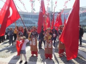 Burhaniyeliler Atatürk’ün İlçeye Gelişinin 81.yılını Kutladı