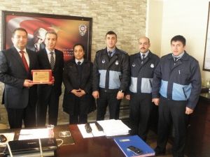 Başkan Çetin, İlçe Emniyet Müdürü’ne Şilt Verdi