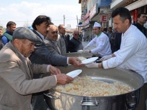Selendi’de Kutlu Doğum Pilavı Dağıtıldı