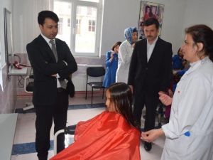 Öğrencilere Gönüllü Kuaförlük Hizmeti