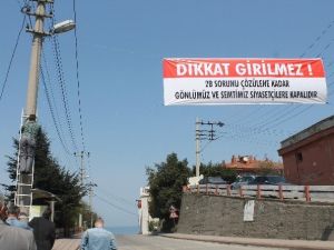 Siyasilerin Mahalleye Girişini Yasakladılar