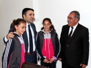 Kaymakam Çelikel Şampiyon Atletleri Kabul Etti