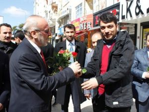 Yozgat Müftülüğü Vatandaşlara Gül Ve Kitap Dağıttı