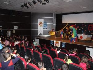 ’Palyaço Okulu’ Tiyatro Gösterisine Çocuklardan Yoğun İlgi