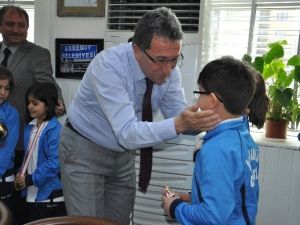 Minik Jimnastikçiler Başkan Kamil Saka’yı Ziyaret Etti