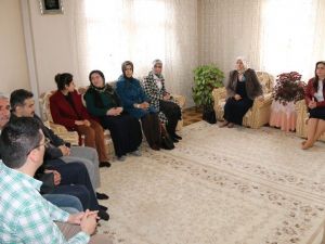 Vali Eşinden Engellilere Ziyaret