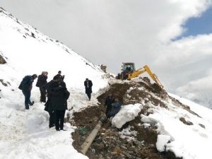 Karlı Bölgedeki Su Arızası Giderildi