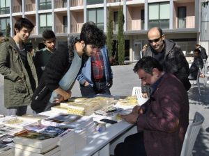 Gazeteci Yazar İhsan Yılmaz, İmza Gününde Hayranlarıyla Buluştu