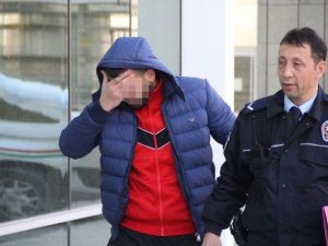 Bıçaklı Ve Şişeli Kavgada Yaralandılar