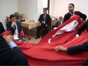 İskenderun Belediye Başkanı’ndan ’Bayrak’ Açıklaması