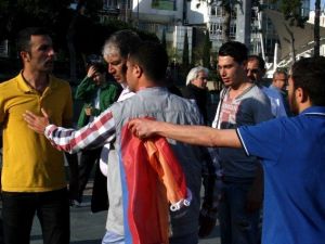 Ermenistan Bayrağını Çiğneyen Gence Linç Girişimi