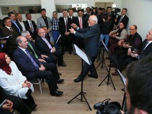 Numan Kurtulmuş’tan Türkü Resitali