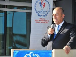 Bakan Çavuşoğlu’ndan Üniversite Öğrencilerine: "Tartışın Ama Çatışmayın"