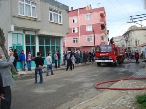 Benzin Dökülen Soba Evi Kül Etti: 4 Yaralı
