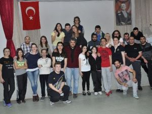 Karesi Belediyesi Kent Tiyatrosu Gün Sayıyor