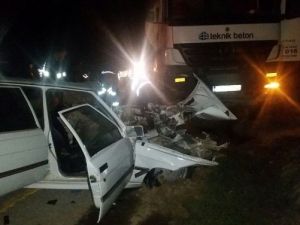 Beton Mikseriyle Çarpışan Otomobilde Acı Son