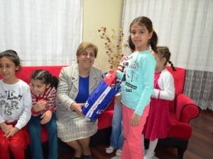 Vali Kamçı Ve Eşi Sevgi Evleri’nde Kalan Çocukları Ziyaret Etti
