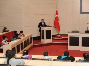 Öğrencilere Yerel Yönetim Dersi
