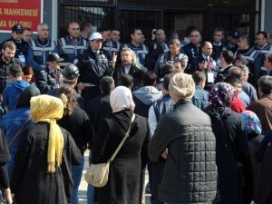 Dava Salonuna Alınmayan Şehit Madenci Yakınları Polisle Tartıştı