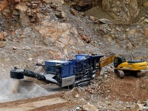 Mobil Konkasör İş Makinesi Sahada Çalışmaya Başladı