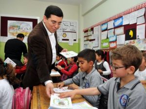 Başkan Tütüncü’den Çocuklara Kitap