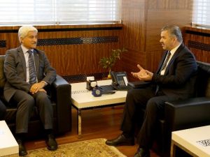 Turizm Kökenli Vali Ve Başkan, Turizmcinin Avantajı