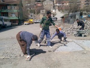 Hakkari’de Parke Taşı Döşeme Çalışması