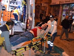 Karnında Bıçakla Hastaneye Kaldırıldı